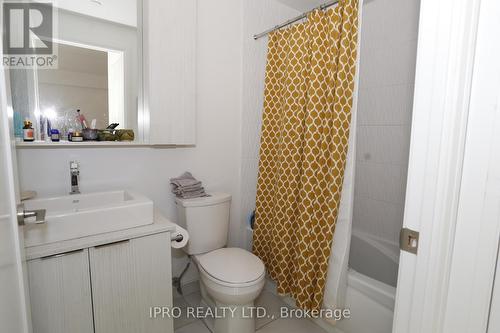 409 - 110 Marine Parade Drive, Toronto, ON - Indoor Photo Showing Bathroom
