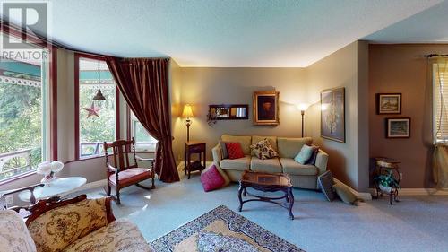 1880A Kootenay  Avenue, Rossland, BC - Indoor Photo Showing Living Room