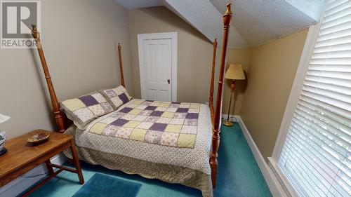 1880A Kootenay  Avenue, Rossland, BC - Indoor Photo Showing Bedroom