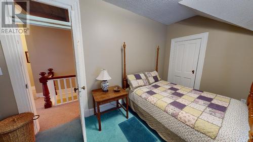 1880A Kootenay  Avenue, Rossland, BC - Indoor Photo Showing Bedroom