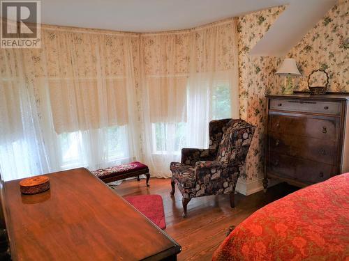 1880A Kootenay  Avenue, Rossland, BC - Indoor Photo Showing Bedroom