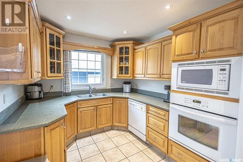 1320 Gillmor Crescent, Prince Albert, SK - Indoor Photo Showing Kitchen With Double Sink