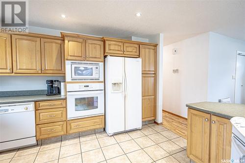 1320 Gillmor Crescent, Prince Albert, SK - Indoor Photo Showing Kitchen