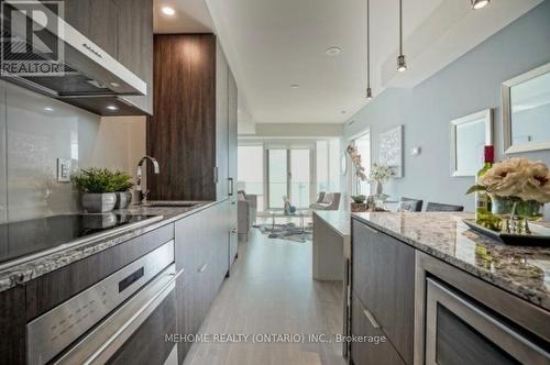 5808 - 1 Bloor Street S, Toronto, ON - Indoor Photo Showing Kitchen With Upgraded Kitchen