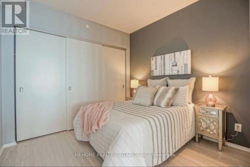 5808 - 1 Bloor Street S, Toronto, ON - Indoor Photo Showing Bedroom