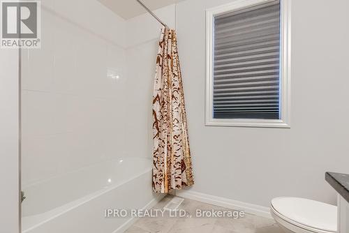 99 Honey Street, Cambridge, ON - Indoor Photo Showing Bathroom
