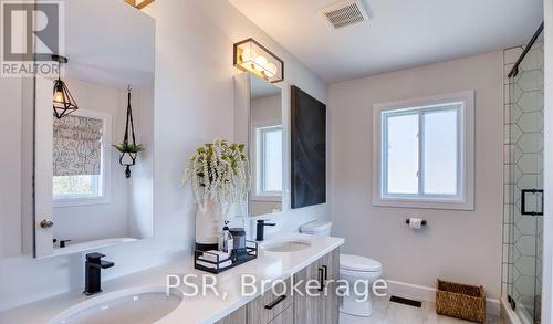 66 Ridgemount Street, Kitchener, ON - Indoor Photo Showing Bathroom