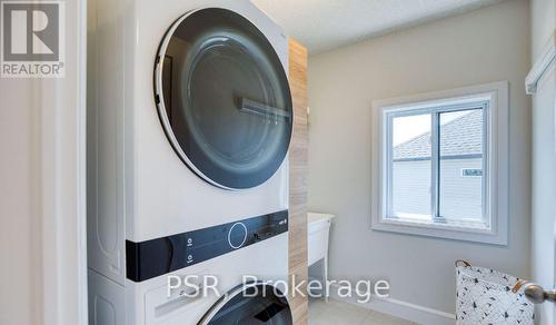 66 Ridgemount Street, Kitchener, ON - Indoor Photo Showing Laundry Room