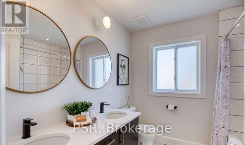 66 Ridgemount Street, Kitchener, ON - Indoor Photo Showing Bathroom