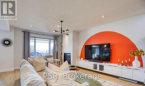 66 Ridgemount Street, Kitchener, ON - Indoor Photo Showing Living Room