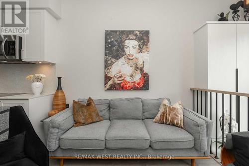 116E - 278 Buchanan Drive, Markham, ON - Indoor Photo Showing Living Room