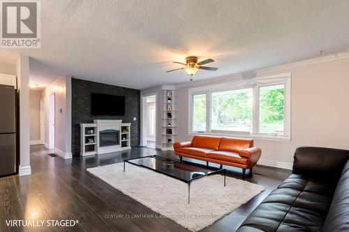 76 Maple Drive, Belleville, ON - Indoor Photo Showing Living Room