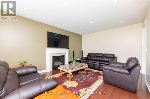 31 Bonnieglen Farm Boulevard, Caledon, ON - Indoor Photo Showing Living Room With Fireplace