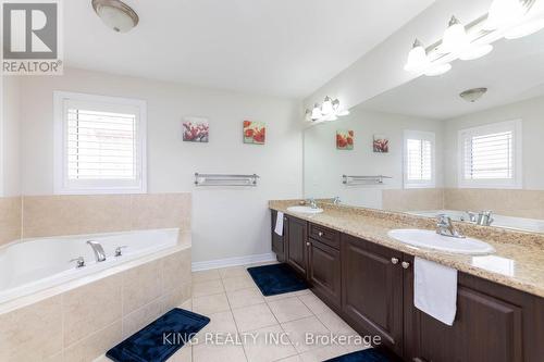 31 Bonnieglen Farm Boulevard, Caledon, ON - Indoor Photo Showing Bathroom