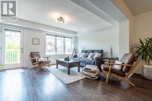 557 Laking Terrace, Milton, ON - Indoor Photo Showing Living Room