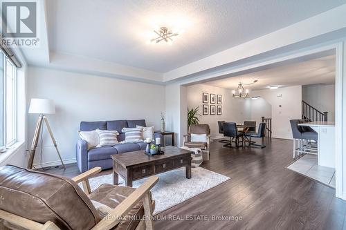 557 Laking Terrace, Milton, ON - Indoor Photo Showing Living Room