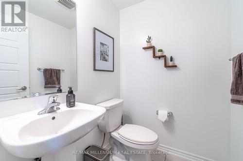 557 Laking Terrace, Milton, ON - Indoor Photo Showing Bathroom