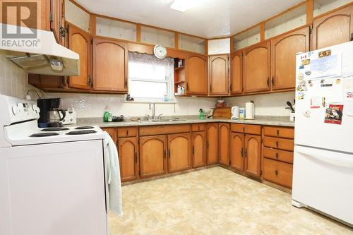 34 Wellington St E, Sault Ste. Marie, ON - Indoor Photo Showing Kitchen With Double Sink