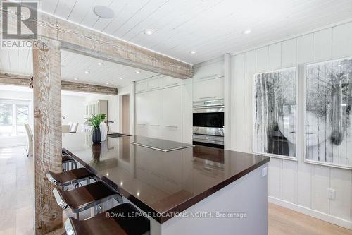 15 Newton Way, Clearview, ON - Indoor Photo Showing Kitchen