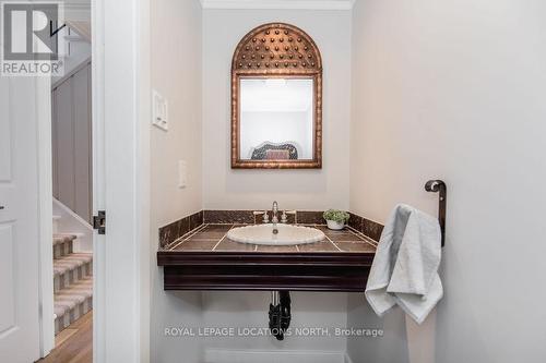 15 Newton Way, Clearview, ON - Indoor Photo Showing Bathroom