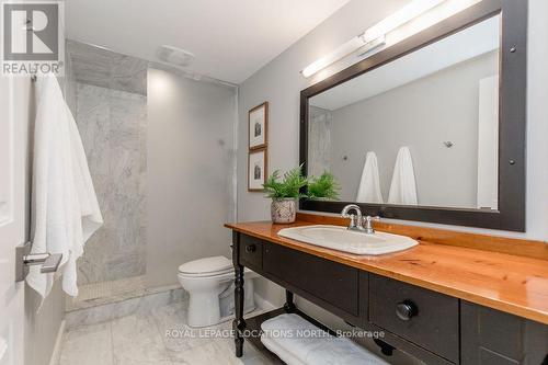 15 Newton Way, Clearview, ON - Indoor Photo Showing Bathroom