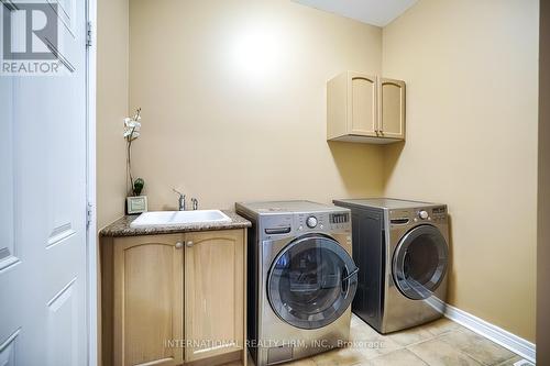 2240 Wuthering Heights Way, Oakville, ON - Indoor Photo Showing Laundry Room