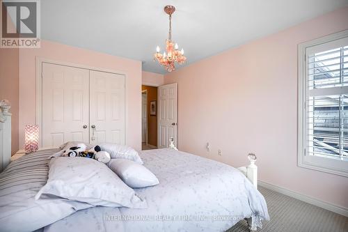 2240 Wuthering Heights Way, Oakville, ON - Indoor Photo Showing Bedroom