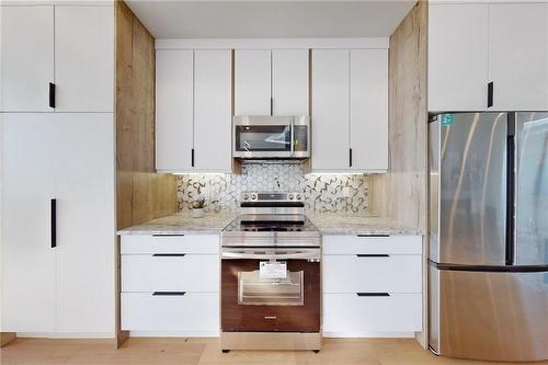23 Wellspring Way, Pelham, ON - Indoor Photo Showing Kitchen With Upgraded Kitchen