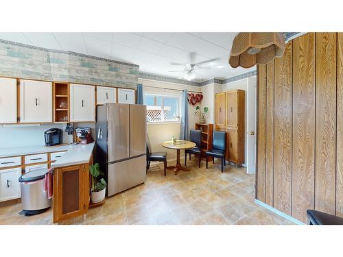 842 4Th Avenue, Fernie, BC - Indoor Photo Showing Kitchen