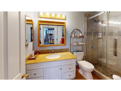 842 4Th Avenue, Fernie, BC - Indoor Photo Showing Bathroom