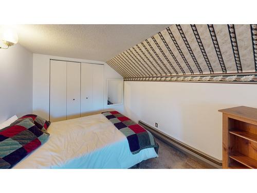 842 4Th Avenue, Fernie, BC - Indoor Photo Showing Bedroom
