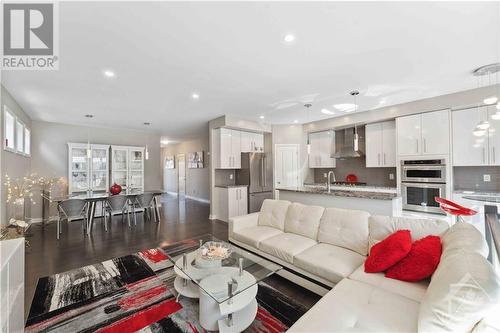 1126 Beckett Crescent, Ottawa, ON - Indoor Photo Showing Living Room