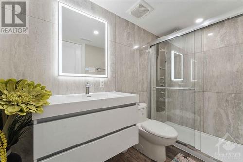 1126 Beckett Crescent, Ottawa, ON - Indoor Photo Showing Bathroom