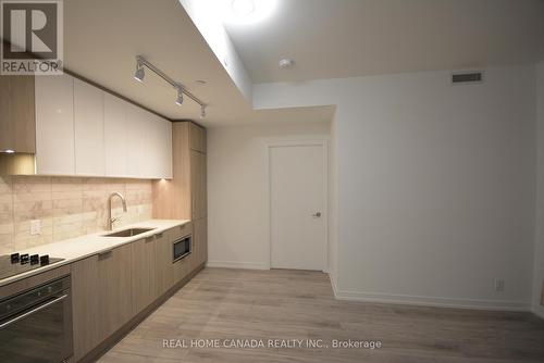 1616 - 2020 Bathurst Street, Toronto, ON - Indoor Photo Showing Kitchen