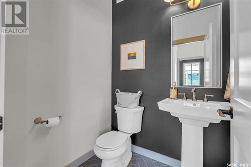 221 3Rd Street E, Saskatoon, SK - Indoor Photo Showing Bathroom