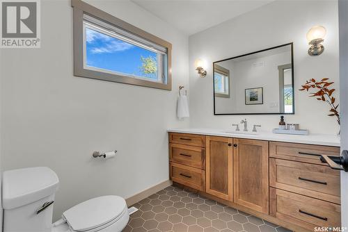 221 3Rd Street E, Saskatoon, SK - Indoor Photo Showing Bathroom