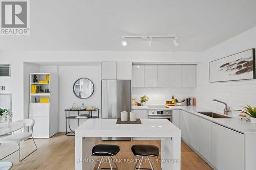 502 - 77 Harbour Square, Toronto, ON - Indoor Photo Showing Kitchen With Upgraded Kitchen