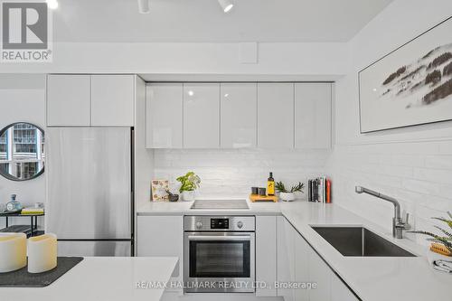 502 - 77 Harbour Square, Toronto, ON - Indoor Photo Showing Kitchen
