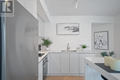502 - 77 Harbour Square, Toronto, ON - Indoor Photo Showing Kitchen