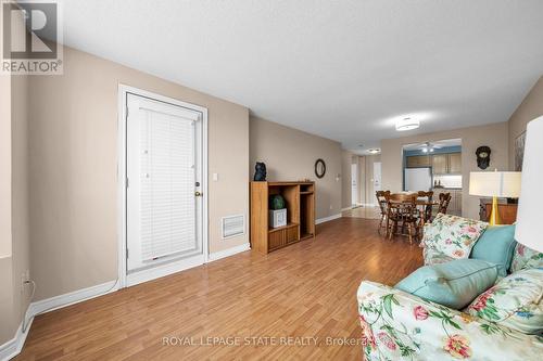 406 - 5 Ogilvie Street, Hamilton, ON - Indoor Photo Showing Living Room