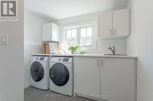 17 - 4700 Hamilton Road, Thames Centre, ON - Indoor Photo Showing Laundry Room