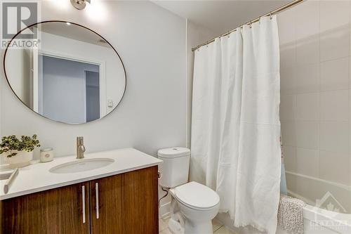 118 Holmwood Avenue Unit#906, Ottawa, ON - Indoor Photo Showing Bathroom
