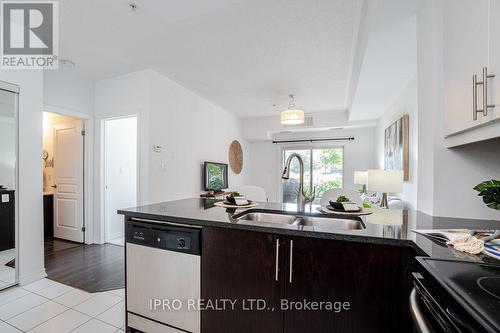 114 - 570 Lolita Gardens, Mississauga, ON - Indoor Photo Showing Kitchen With Double Sink