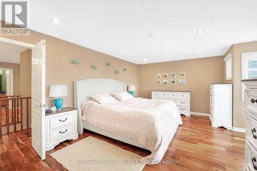 16 Heathcote Court S, Grimsby, ON - Indoor Photo Showing Bedroom