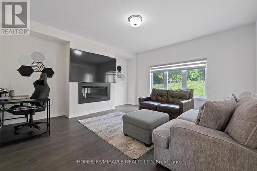 71 Macklin Street, Brantford, ON - Indoor Photo Showing Living Room