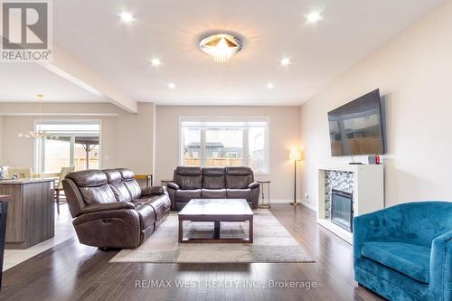 313 Freure Drive, Cambridge, ON - Indoor Photo Showing Living Room