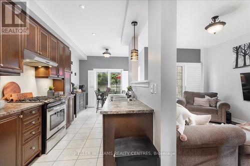 19 Caserta Street, Georgina, ON - Indoor Photo Showing Kitchen With Upgraded Kitchen