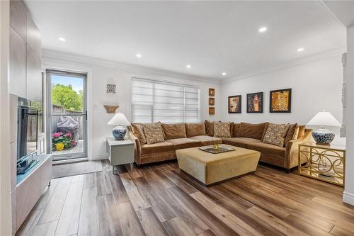 206 Ridge Street, Hamilton, ON - Indoor Photo Showing Living Room