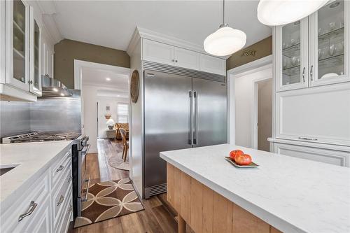 206 Ridge Street, Hamilton, ON - Indoor Photo Showing Kitchen With Upgraded Kitchen