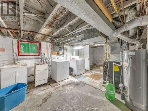 211 Oak, Windsor, ON - Indoor Photo Showing Laundry Room